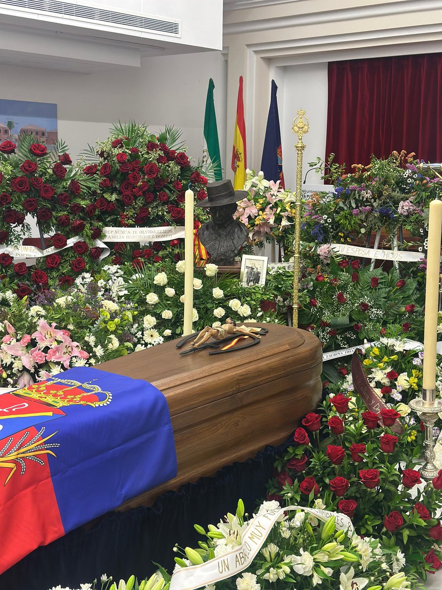 La familia Peralta agradece las muestras de afecto por la pérdida de D. Rafael Peralta.

Esta mañana se abrirá la capilla ardiente de 9:30 a 11:30 en el Ayto de La Puebla del Río. Y a las 12 se celebrará la Misa corpore sepulto para despedir al Centauro de las Marismas.