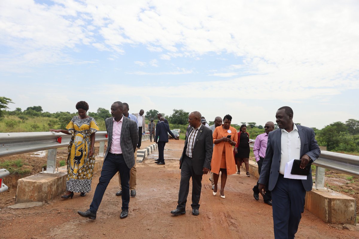 raphaelMagyezi's tweet image. Presided over a meeting with Kitgum leaders to officially close the US-funded #NUDEIL Tranche IV. Also conducted an inspection of the newly completed Lanyadyang Bridge now connecting Kitgum to Pader, unlocking trade, mobility &amp;amp; access to essential services.

The bridge is more…