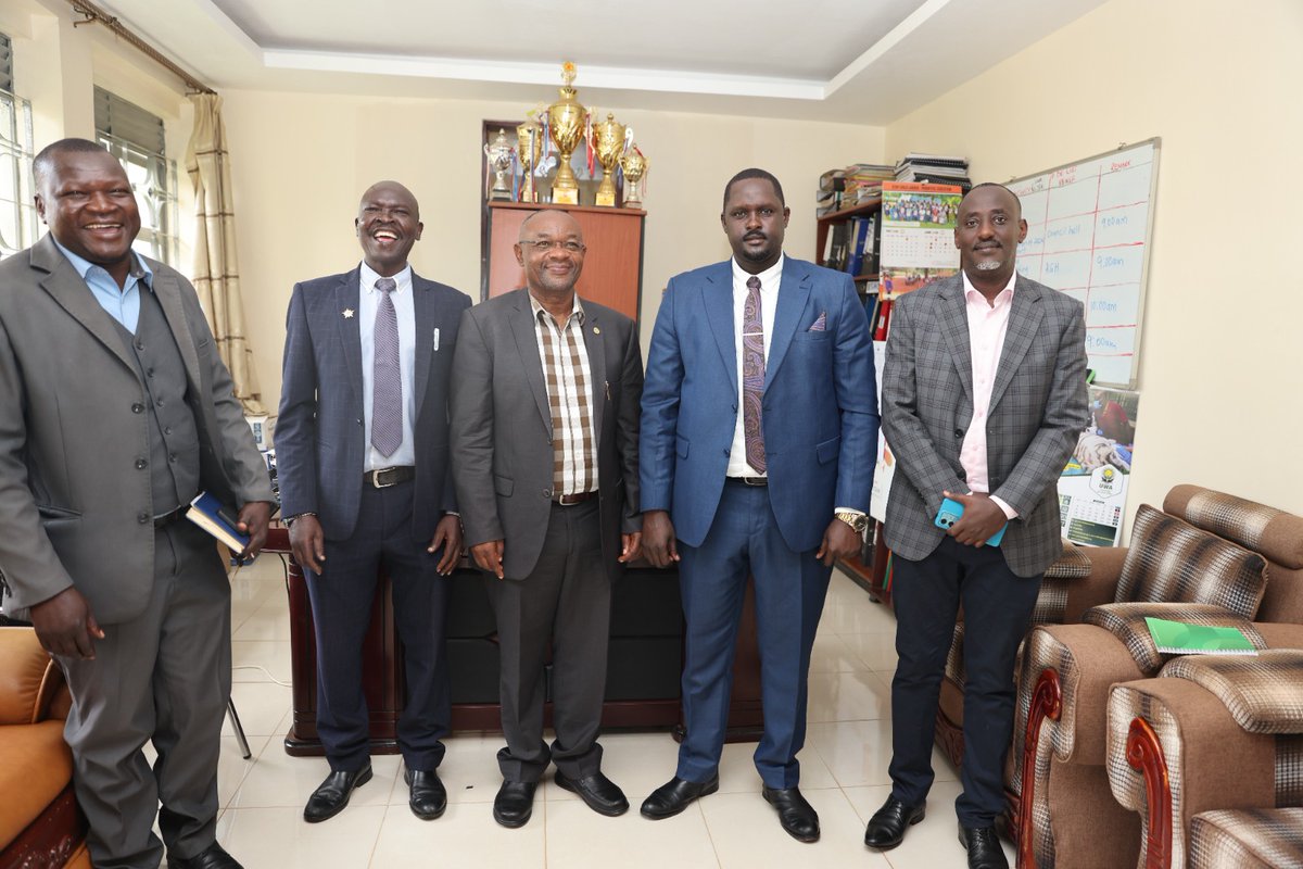 raphaelMagyezi's tweet image. Presided over a meeting with Kitgum leaders to officially close the US-funded #NUDEIL Tranche IV. Also conducted an inspection of the newly completed Lanyadyang Bridge now connecting Kitgum to Pader, unlocking trade, mobility &amp;amp; access to essential services.

The bridge is more…