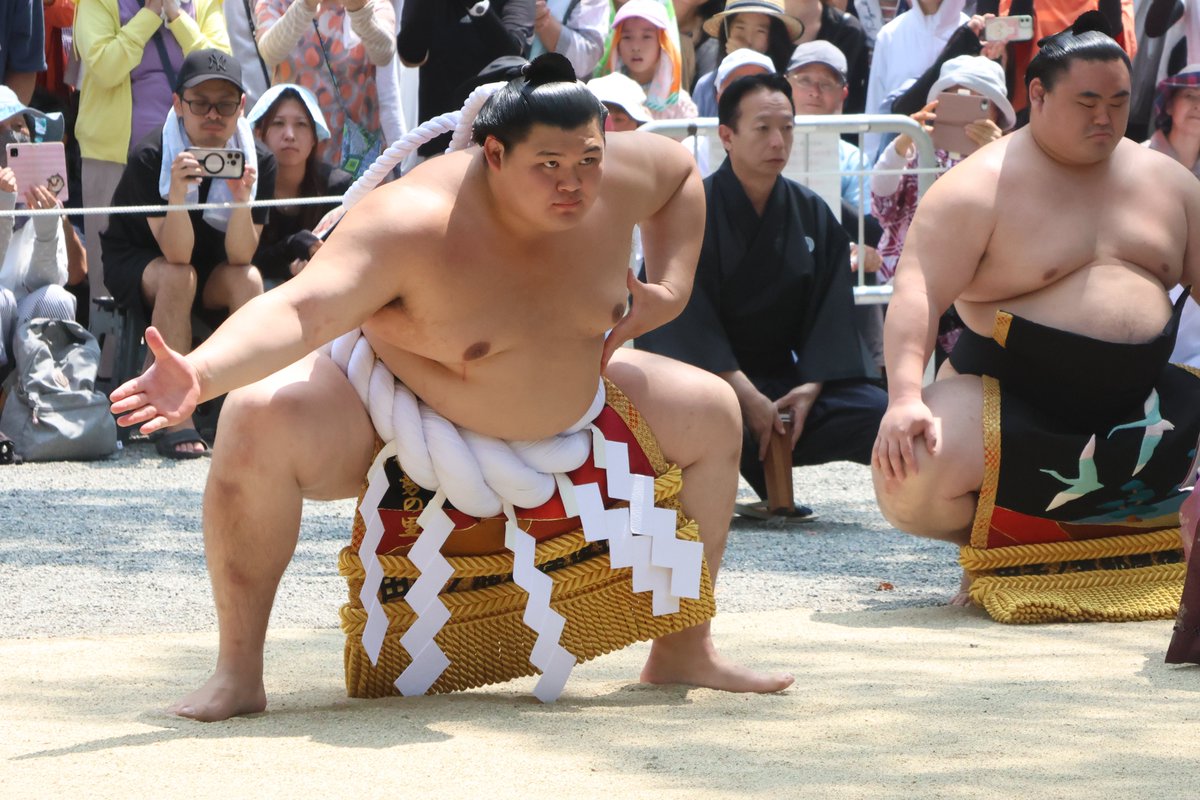 熱田神宮奉納土俵入り＞ 横綱大の里土俵入り。 ・太刀持ち：髙安