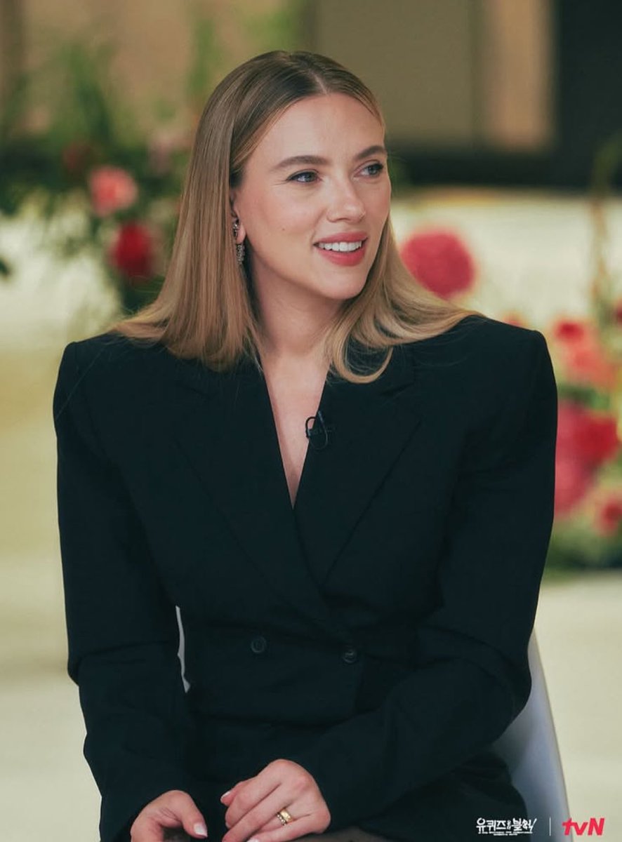 whatsupscarlett's tweet photo. Scarlett Johansson omg 🖤 https://t.co/YhBoIEXJoB