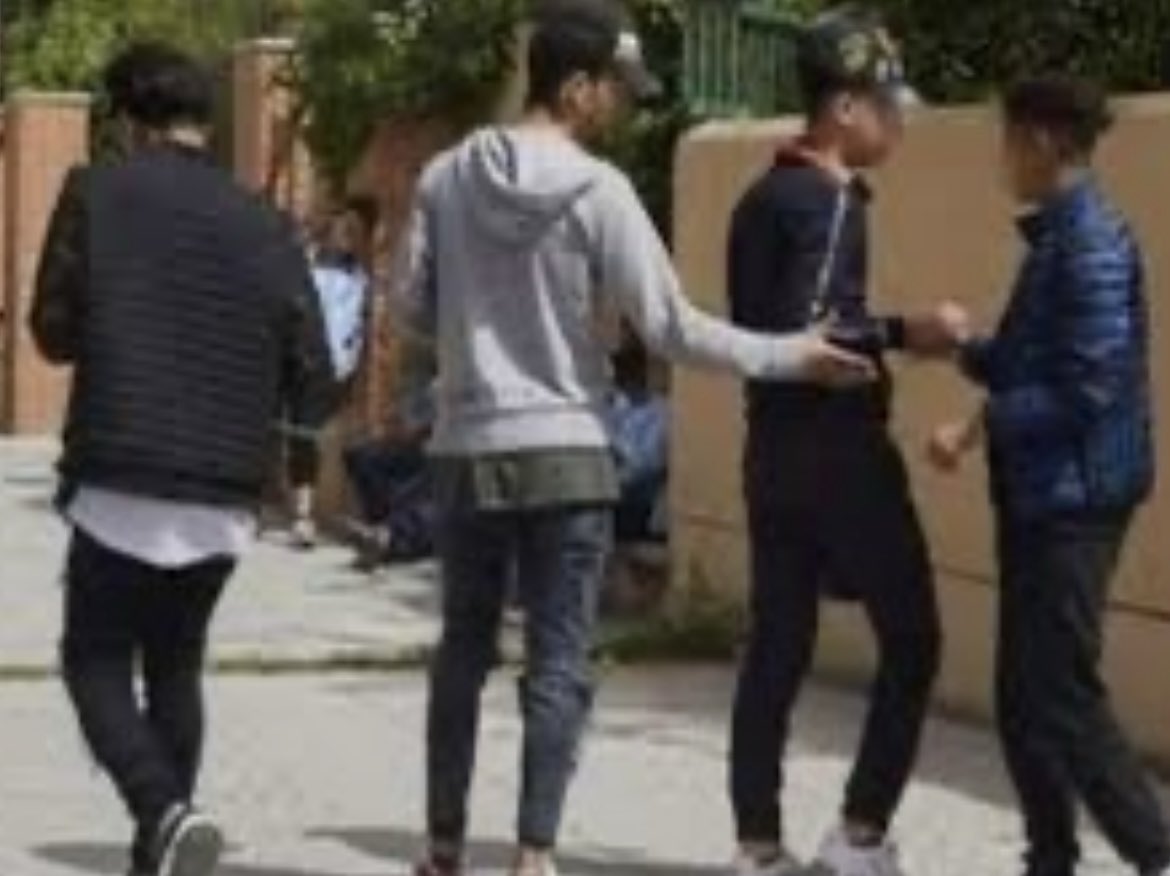 El Gobierno trasladará a 3.000 MENAS de Canarias,Ceuta y Melilla a la península.
La mayoría a Andalucía,Madrid,yCV.
Cataluña y País Vasco quedan exentos pero Cataluña ofrece acoger a 31
La dotación para traslados y los 3 primeros meses de atención a los MENAS es de 100 millones€