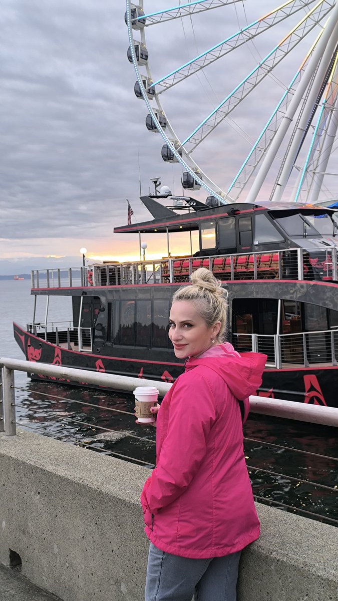 Excited to be in WA this 4th of July! 🇺🇸. Honoring the day w/ reflection, good company &amp; a sky full of fireworks. 
Proud to be here as part of the <a href="/StateIVLP/">IVLP</a> strengthening Armenia - US ties &amp; learning from local leaders.