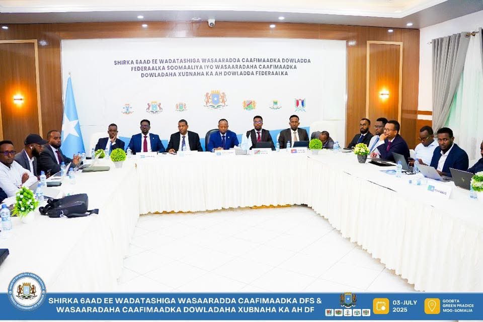 MoH_Somalia's tweet photo. The 6th Intergovernmental Health Sector Coordination Meeting between Federal &amp; State Ministries of Health officially convened in Mogadishu, focusing on strengthening collaboration and advancing quality health services across Somalia. https://t.co/OUXaJYEy3S