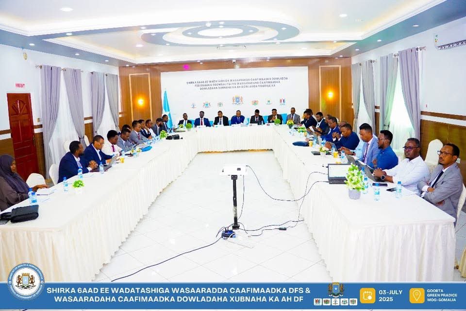 MoH_Somalia's tweet photo. The 6th Intergovernmental Health Sector Coordination Meeting between Federal &amp; State Ministries of Health officially convened in Mogadishu, focusing on strengthening collaboration and advancing quality health services across Somalia. https://t.co/OUXaJYEy3S