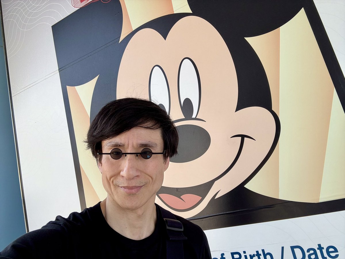 気になってたこのグラサン買うためだけに舞浜来た🕶️

これから色々使える😎