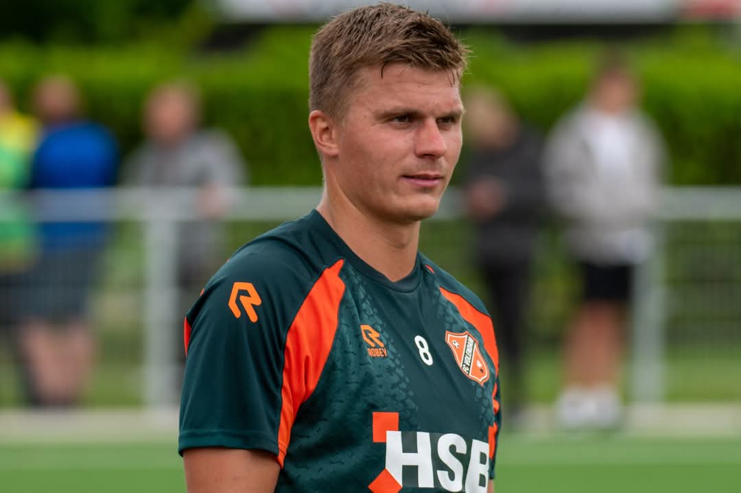 Vanmiddag om 14.30 uur staat de eerste test van het nieuwe seizoen gepland. In Purmerend neemt FC Volendam het op tegen Purmersteijn. 
#Purmersteijn #FCVolendam #Purmerend