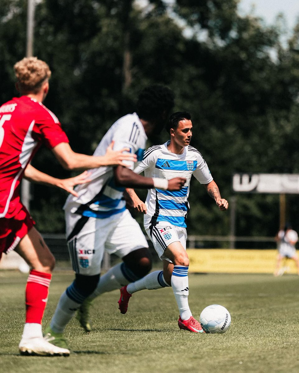 MSCMeppel's tweet photo. 🎉 Een prachtige voetbalvrijdagmiddag bij @MSCMeppel ⚽️🤍🖤🤍
Trots dat we gastheer mochten zijn van ‘t oefenduel @PECZwolle @bsvkickersemden (0-0). Er gespeeld op ons schitterende hoofdveld dat er top bij lag! 🌱💯
Dank aan @gemMeppel 🧡 en onze topvrijwilligers! https://t.co/A2SimAS6Vb