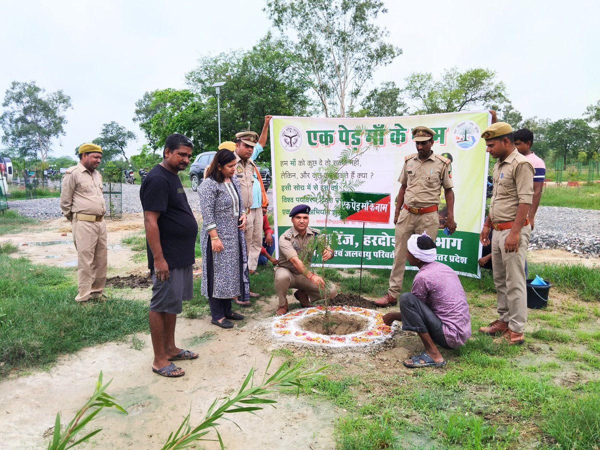 6/6
उत्तर प्रदेश आज एक नई हरित क्रांति की ओर अग्रसर है। आइए, हम सब मिलकर 9 जुलाई 2025 को इस ऐतिहासिक अभियान का हिस्सा बनें। एक पौधा लगाकर न सिर्फ पर्यावरण की सेवा करें, बल्कि अपनी मां, अपनी मिट्टी और अपने संस्कारों के प्रति आदर-सम्मान व्यक्त करें। "एक पेड़ मां के नाम" एक संकल्प