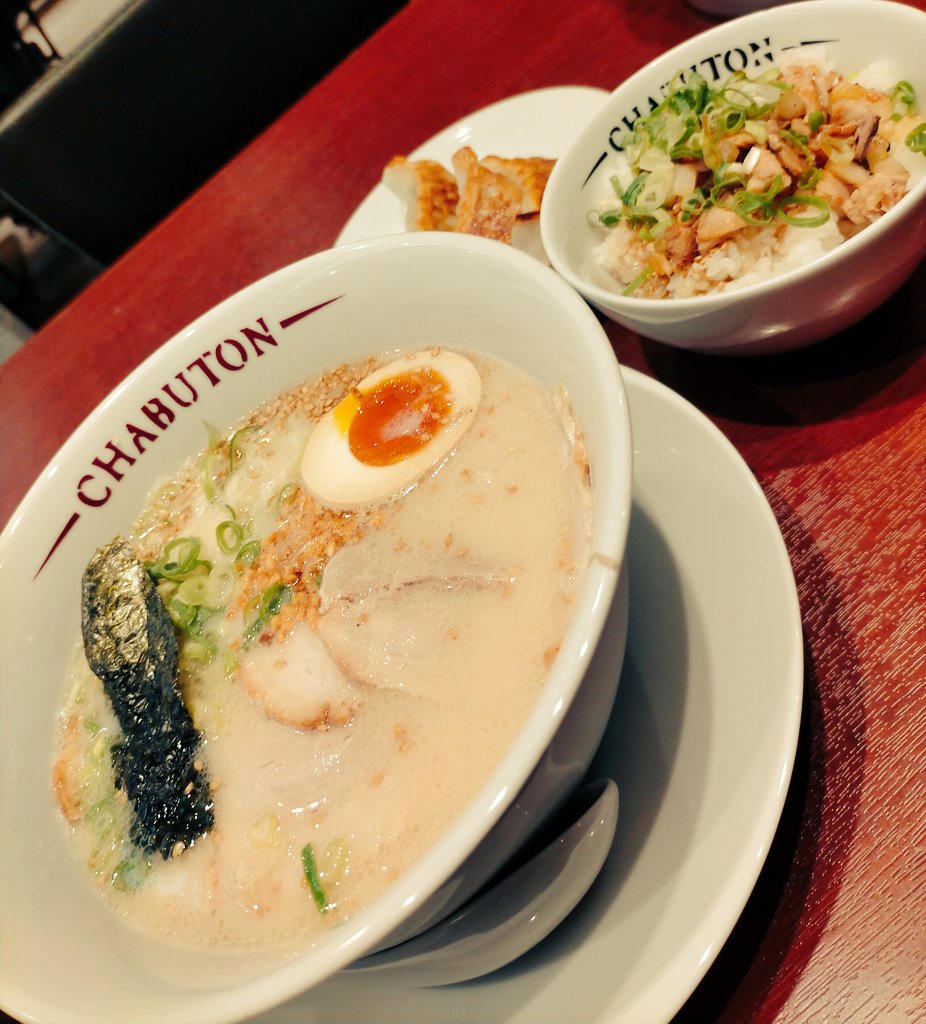 spoon_karahuto's tweet photo. CHABUTON来ちゃいました
月イチで通ってます！#CHABUTON
炙りチャーシュー丼が麻薬すぎて😋 https://t.co/068CYDZA8A