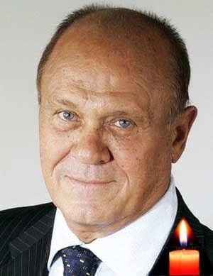 День  памяти! 5 июля 2021года ушёл из жизни великолепный актёр, замечательный  кинорежиссёр Владимир Валентинович Меньшов. Он был добрым, искренним,  он был Человеком с большой буквы! Таких практически больше нет! Помним!  Любим! Скорбим! СВЕТЛАЯ ПАМЯТЬ🙏😢🌹🌹