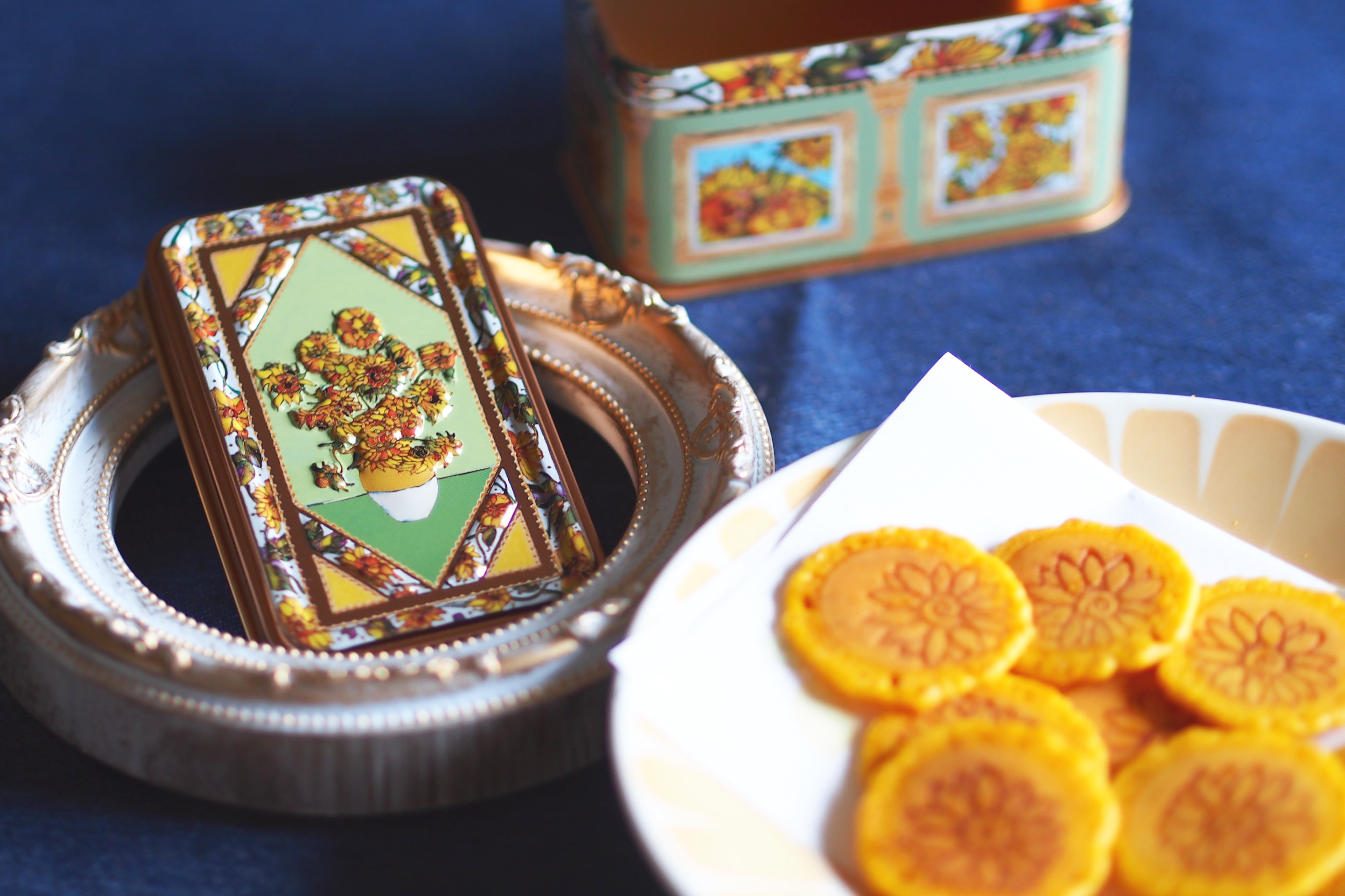 ゴッホ展　青山デカーボ　クッキー ひまわり缶 ゴッホ展 青山デカーボ クッキー缶 ひまわり缶 - メルカリ