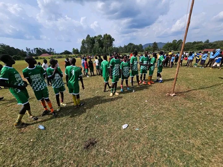 PhilipAroko_'s tweet photo. I have a robust plan for our youth and students through sports. As games kicked off at the zonal level; Oyugis, Atandi and Nyangiela. I ensured our teams received proper sports gear, including balls for soccer, netball and volleyball. https://t.co/BZsbyCol1F