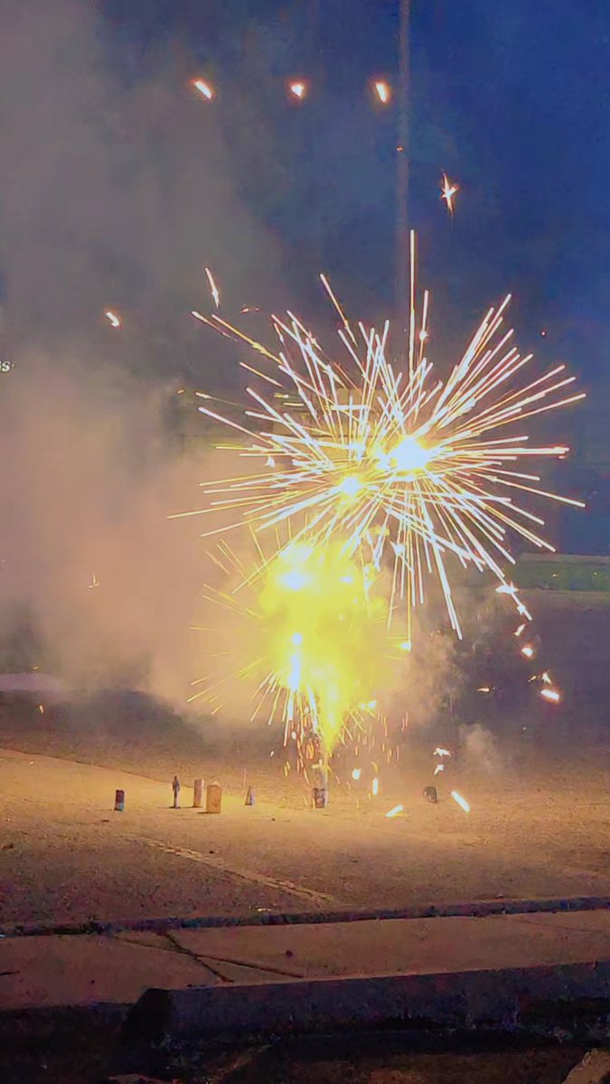 Dese0sEscrit0s's tweet image. Otro año más siendo tu olvido mi regalo y siendo esa velita apagada con tanta ilusión anhelando saber de ti. 

Otro año más, pero esta vez sin menos tiempo y sin nada de ganas de luchar.

Tu Luna, tu estrella, por todas mis vidas. ♾️ youtu.be/NN6iAADYjmc?si…