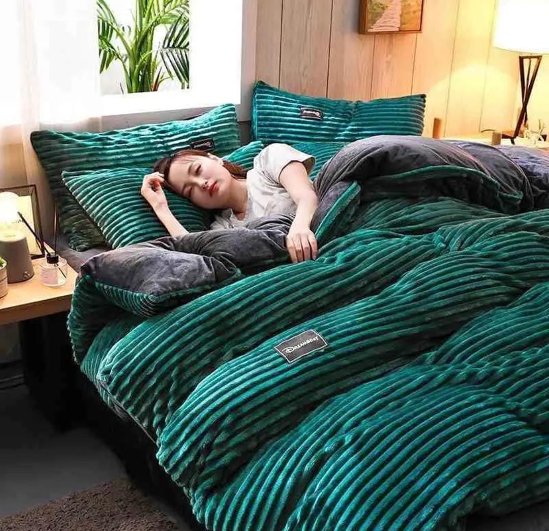 ClassicShoes3's tweet photo. 🔅🔅🔅 Single velvet woolen duvet 
✨1 pc duvet 
 *N/B*; *No bedsheet ,no pillow cases,no bag* 
🎙️6x6
@2700
Call or Whatsapp 0701460601

Goons Dear God Baal Greed Seun Sudi Aregbesola Mabati Somalis State House #77NiNumbers https://t.co/kQRYADvN6C