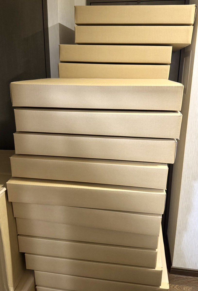 satellite_tools's tweet image. お久しぶりです。
本日クラウドファンディング返礼品の複製原画を発送させて頂きました。
こちらは複製原画単体での発送となります。
他の返礼品は近日中に発送の予定ですので、よろしくお願いします。