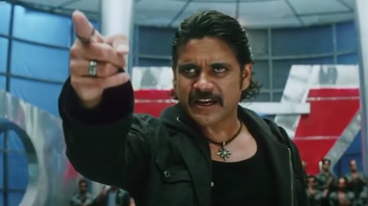 Inni rojulu coolie di cheeki.. Rajini sir ki counter veygane Hrithik M cheektunnaru Koj*a na kodukulu🤣🤣