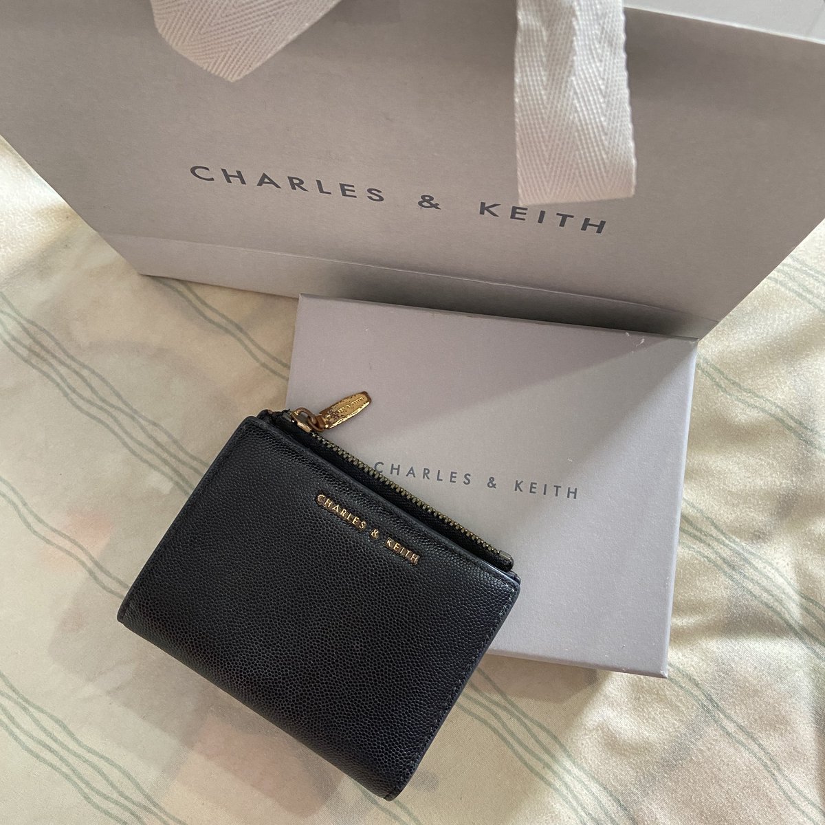 krujacrazy's tweet photo. กระเป๋า Charles &amp; Keith (from1290baht)
📌 สภาพ50% (200.- free shipping)
ตำหนิ : สภาพการใช้งาน/ซิปแข็ง/ตัวหนังสือลอก
-มีกล่อง มีถุง มีถุงผ้า อุปกรณ์ครบ-
(ขอคนไม่ซี💘)
#ส่งต่อ #ส่งต่อกระเป๋ามือ2 #ส่งต่อมือสอง #ตลาดนัดมือสอง #กระเป���ามือสอง #กระเป๋าแบรนด์เนม https://t.co/uO38LHn30Q