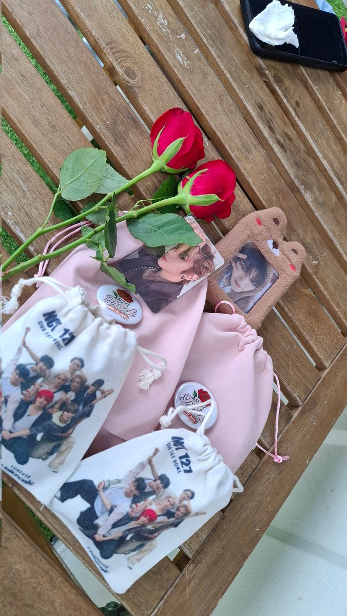 minaisy1802's tweet photo. Taeyong event🌹and NCT 127
9anniversary 💚🌱🎉
Thank u for the freebies🤭❤️
#SailingInto30WithTY
#CherryBombFantasy https://t.co/GvRMEZMUwy