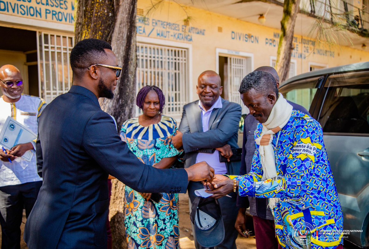 Mardi_pro1's tweet image. *📚 ÉDUCATION – HAUT-KATANGA*

Dans le cadre de la coopération entre le *Royaume de Belgique* et la *RDC*, l&apos;agence *Enabel*, à travers son projet *EDUBASE*, a doté les provinces éducationnelles *Haut-Katanga 1 &amp;amp; 2* de *trois motos* destinées à renforcer la mobilité dans les…