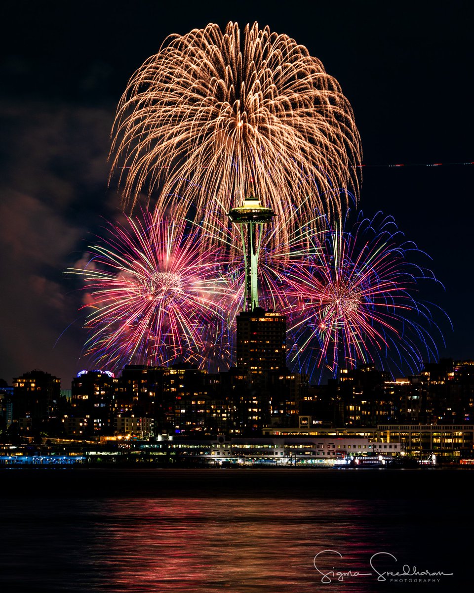 sigmas's tweet image. Happy 4th! Tonight's #Seattle #Fireworks at #GasworksPark. #SpaceNeedle