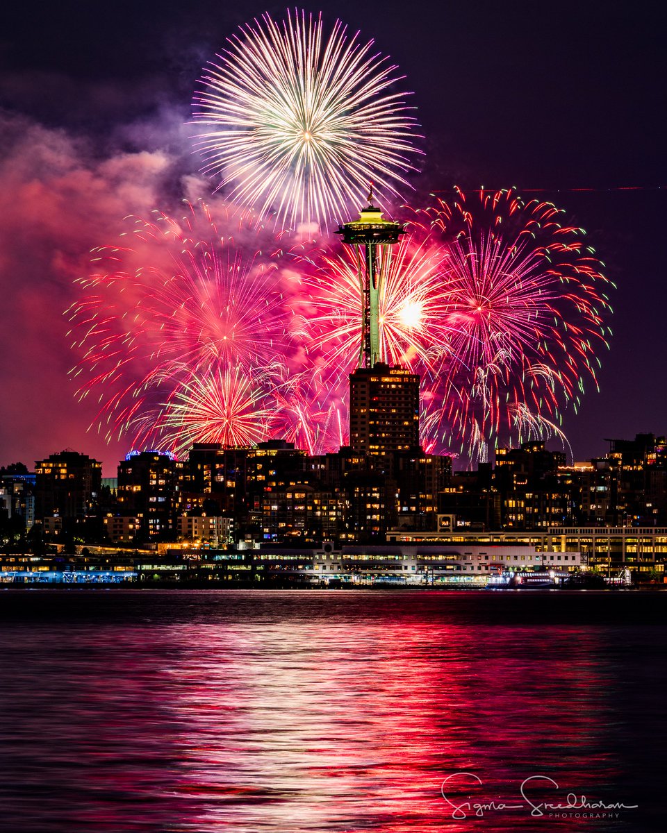 sigmas's tweet image. Happy 4th! Tonight's #Seattle #Fireworks at #GasworksPark. #SpaceNeedle
