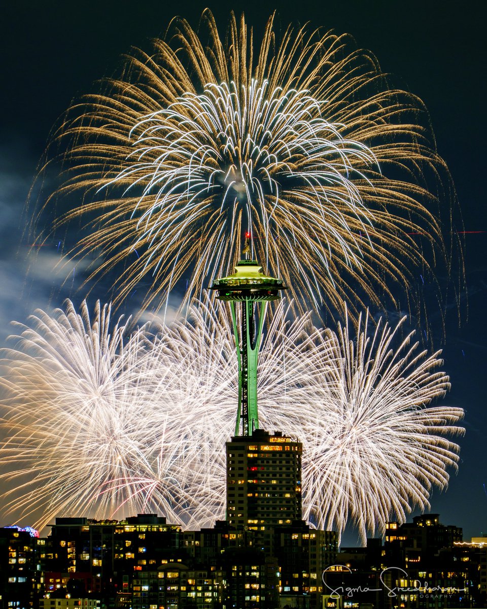 sigmas's tweet image. Happy 4th! Tonight's #Seattle #Fireworks at #GasworksPark. #SpaceNeedle