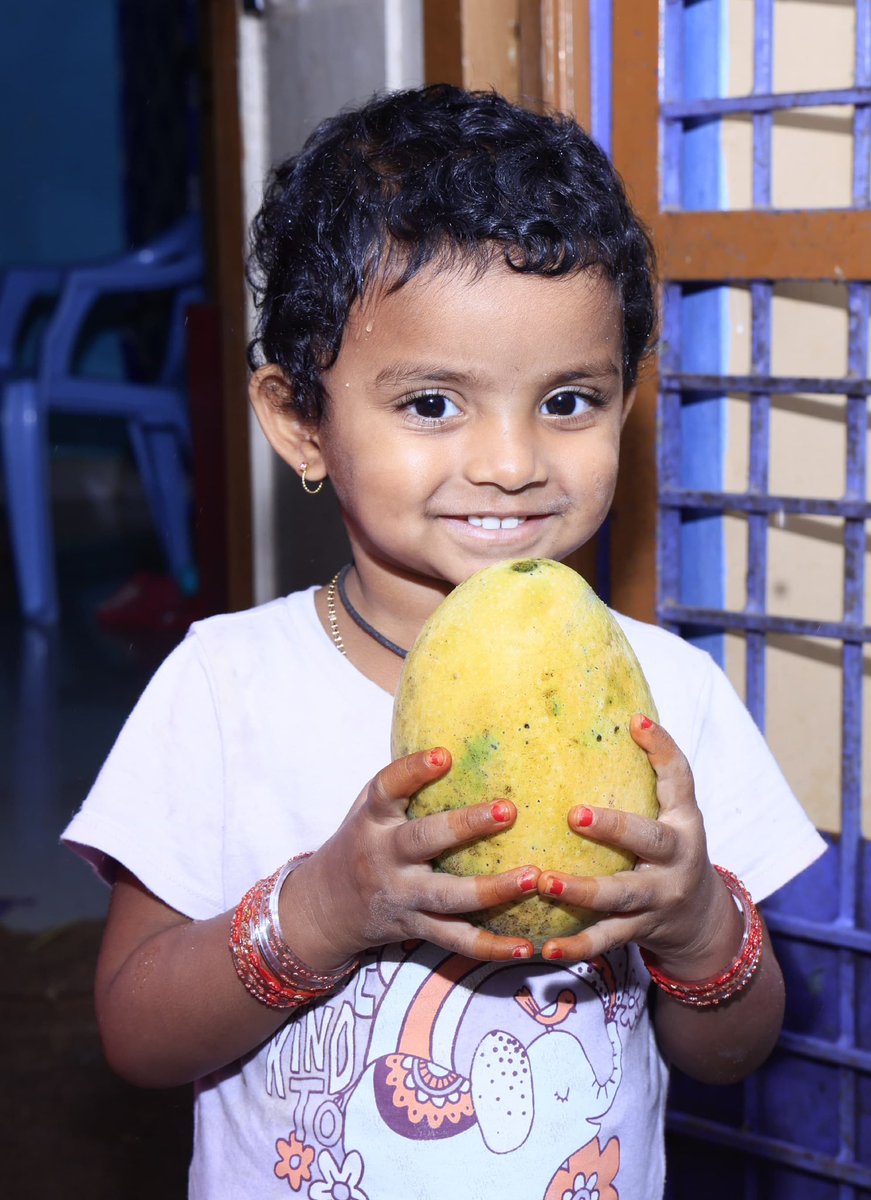 AlwaysPawanKalyan (@akasaramanaa) on Twitter photo 🌟 Hon’ble Deputy CM Sri <a href="/PawanKalyan/">Pawan Kalyan</a> Garu personally sent mangoes grown in his own farmland to the people of Kuridi village, Dumbriguda Mandal, ASR District.🥭
A beautiful gesture of affection from a leader who leads with heart, humility, and unwavering love for the people. 👏 🌟 Hon’ble Deputy CM Sri <a href="/PawanKalyan/">Pawan Kalyan</a> Garu personally sent mangoes grown in his own farmland to the people of Kuridi village, Dumbriguda Mandal, ASR District.🥭
A beautiful gesture of affection from a leader who leads with heart, humility, and unwavering love for the people. 👏