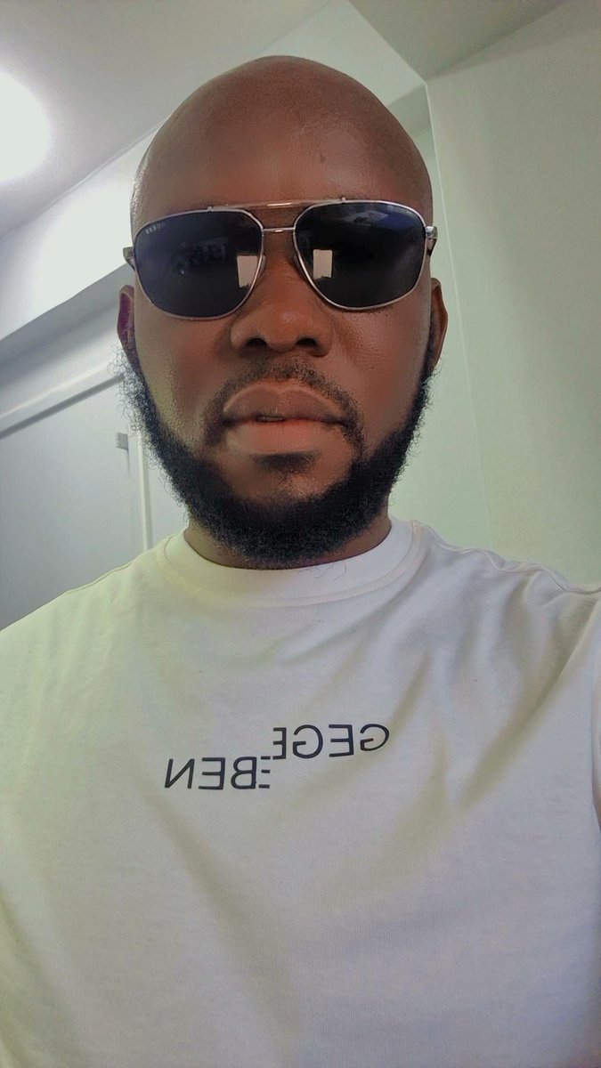 Mbudumar's tweet image. Single life.