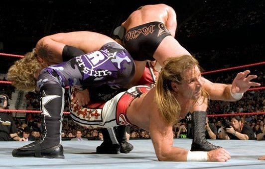 Федору Смолову, Александру Кокорину и Павлу Мамаеву принесли меню в "Кофемании" на Большой Никитской.