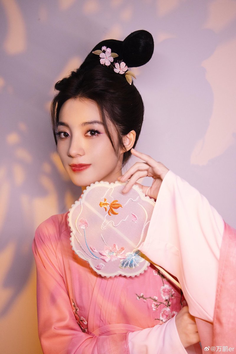 wan_penger's tweet photo. #WanPeng 
Upcoming Drama 
#LovesAmbition
#LightMyWay 
#SharpTurns
#万古最强宗 "Strongest Sect of All Times"
#ADecadeofNightscapeLights as Guest role https://t.co/z7WMXzUvRd