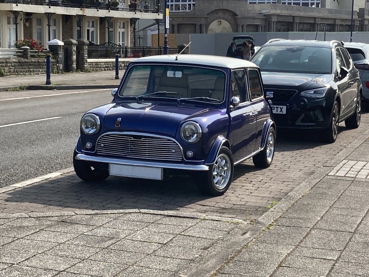monkey_hut's tweet photo. One of my favourite things about the summer is all the classic cars coming out of hibernation. These are some of my recent spots.
#carspotting #classiccar #sunsoutcarsout https://t.co/H3lEbGTwOP