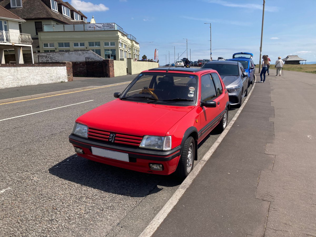 monkey_hut's tweet photo. One of my favourite things about the summer is all the classic cars coming out of hibernation. These are some of my recent spots.
#carspotting #classiccar #sunsoutcarsout https://t.co/H3lEbGTwOP