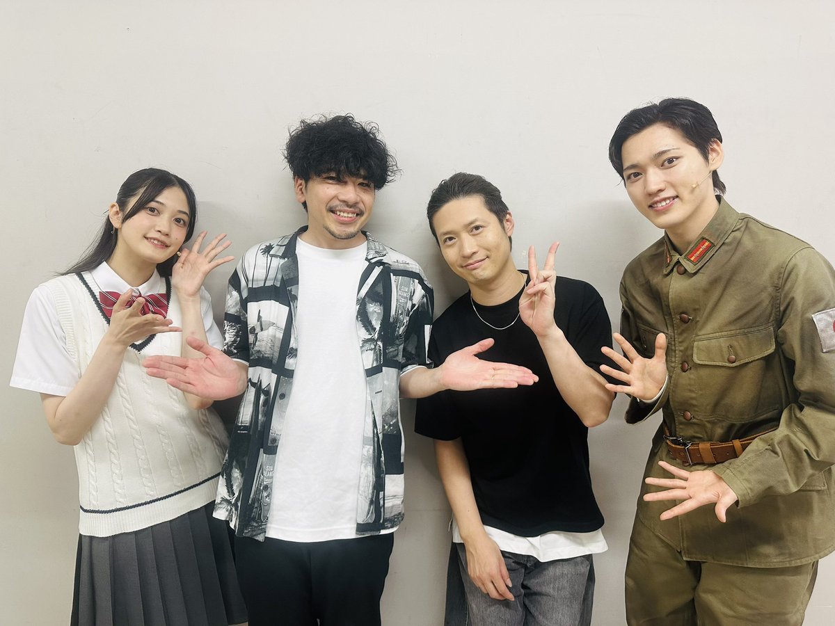 kojun13's tweet photo. 僕が音楽協力してる舞台。

朗読劇
『あの花が咲く丘で、君とまた出会えたら』

今日は3日目！
小泉萌香さんと安藤夢叶さんと
ギターの森大造さん

僕は何回も観てるお話なのに
めちゃ感動で涙出まくりました

この可愛らしい御三方を見てください

ありがとうございました！

#あの花
#朗読劇あの花 https://t.co/uMdord6XWp