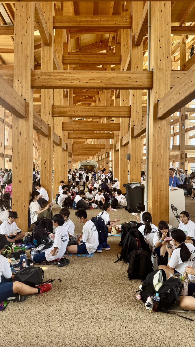 社員旅行も兼ねて万博。暑いけどみんな楽しそうに場を使い倒してる。