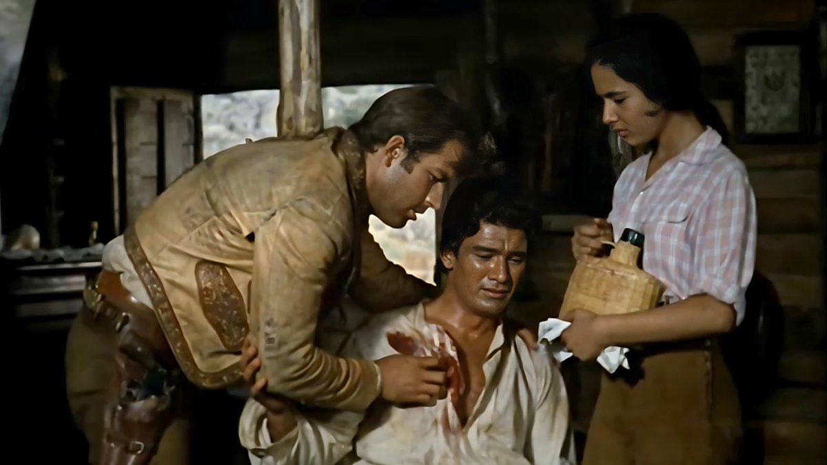 'Gringo' Gringo es un americano criado dentro de una familia modesta de mexicanos. Tras luchar contra el régimen mexicano junto a la guerrilla, descubre que unos bandidos han matado a su padre adoptivo y herido a su hermano. Esta tarde, a las 16:00, #cine en #TPA