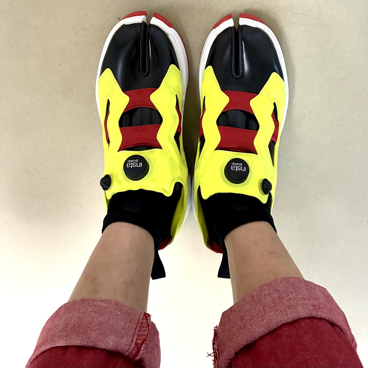 akira_tanaka_10's tweet photo. ご無沙汰しております、僕です。
10代の頃、ポンプフューリーの香港返還モデルを履いていたこともあって、ポンプフューリー好きです❤️
#martinmargiela #maisonmargiela #reebok #onemade #undercover #guernika https://t.co/85wpe5rbHz