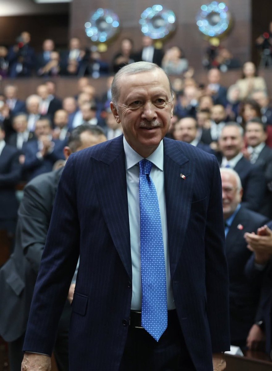 Cumhurbaşkanı Erdoğan:

"Onlar ne kadar anket yapıyorlarsa, biz de anket yaptırıyoruz. Türkiye'de birinci parti AK Parti'dir. 

AK Parti, Cumhur İttifakı ile emin adımlarla yürüyor."