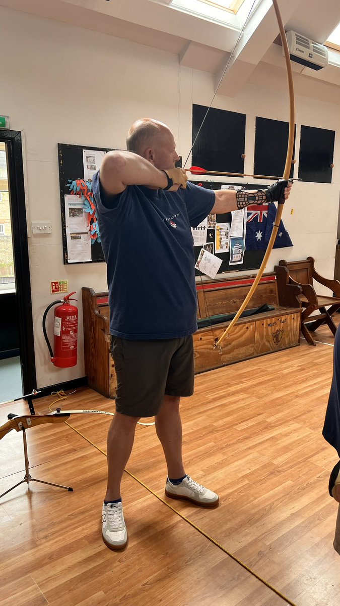 2nd week of the archery beginners  course this is long bow also used compound bow but really like recurve bows thank you Jack &amp;andrew 🤞 the rain holds off tomorrow <a href="/roystonarchery/">Royston Archery</a> <a href="/Zareen_Riaz06/">Zareen Kasmani</a> <a href="/Riz_F1/">Riaz Aziz</a> <a href="/Zuleikha_Riaz/">Zuleikha Kasmani</a> <a href="/tiksha1/">Pratiksha Kasmani</a>