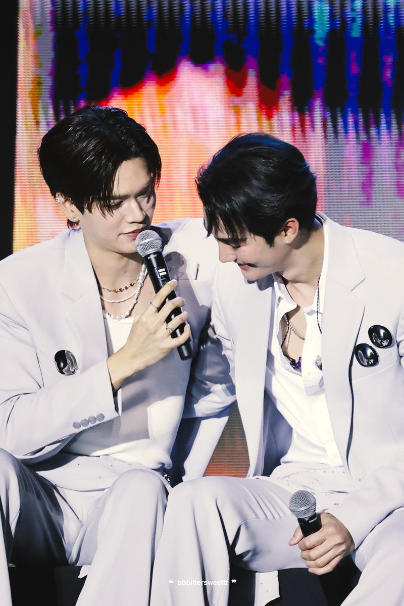 Fang2love's tweet photo. ขออาศัยจังหวะชุลมุน ทุกคนเงียบๆ
คนนี้สายซัพพอร์ต ทั้งตลก ทั้งเทรนหุ่นได้ 🤭
#จิรัชจิรัน #ffocre_ #markjrtn https://t.co/C19iMnogdm