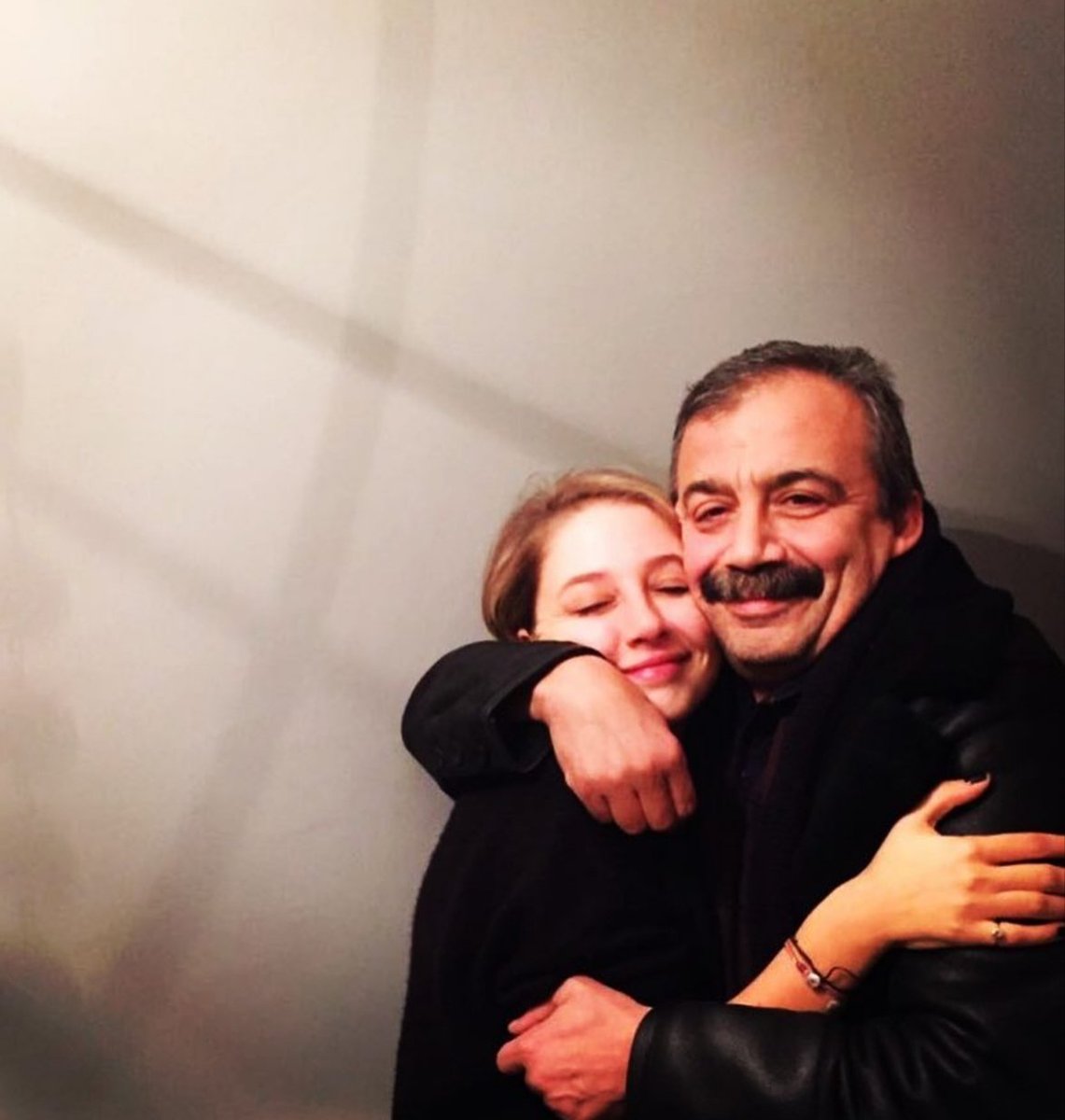 aysingulet's tweet photo. @cerenonder_ 
İyi ki geçtin dünyadan
Sahi, ya doğmasaydın..?❤️ https://t.co/DDZp4vgO8E