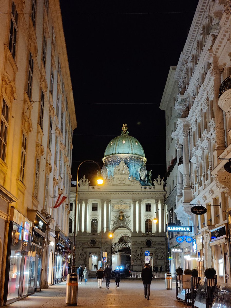mepritijain's tweet photo. A 5 day trip through Austria 🇦🇹 with beautiful views, charming cities, and a bonus country - Slovakia 🇸🇰! 
Here’s how we did it 👇🏻

Back in 2022, we added Vienna to our Italy trip mainly because flights from Mumbai were cheaper. We weren’t expecting much, but Vienna completely surprised us. It’s like the Paris of Central Europe ,very artistic, beautiful architecture, amazing cafés, and a relaxed but classy vibe.

We also really wanted to visit Hallstatt and had planned to rent a car from Vienna airport but because we didn’t have an IDP, the car rental fell through last minute and we ended up heading to Salzburg instead. (More on that inside the thread 👇)

From beautiful cities and lake towns to a quick hop into another country, this one has a really good mix between cities and postcard worthy towns ✨
If you’re planning Austria anytime soon, here’s how to do it in 5–6 days 👇🧵