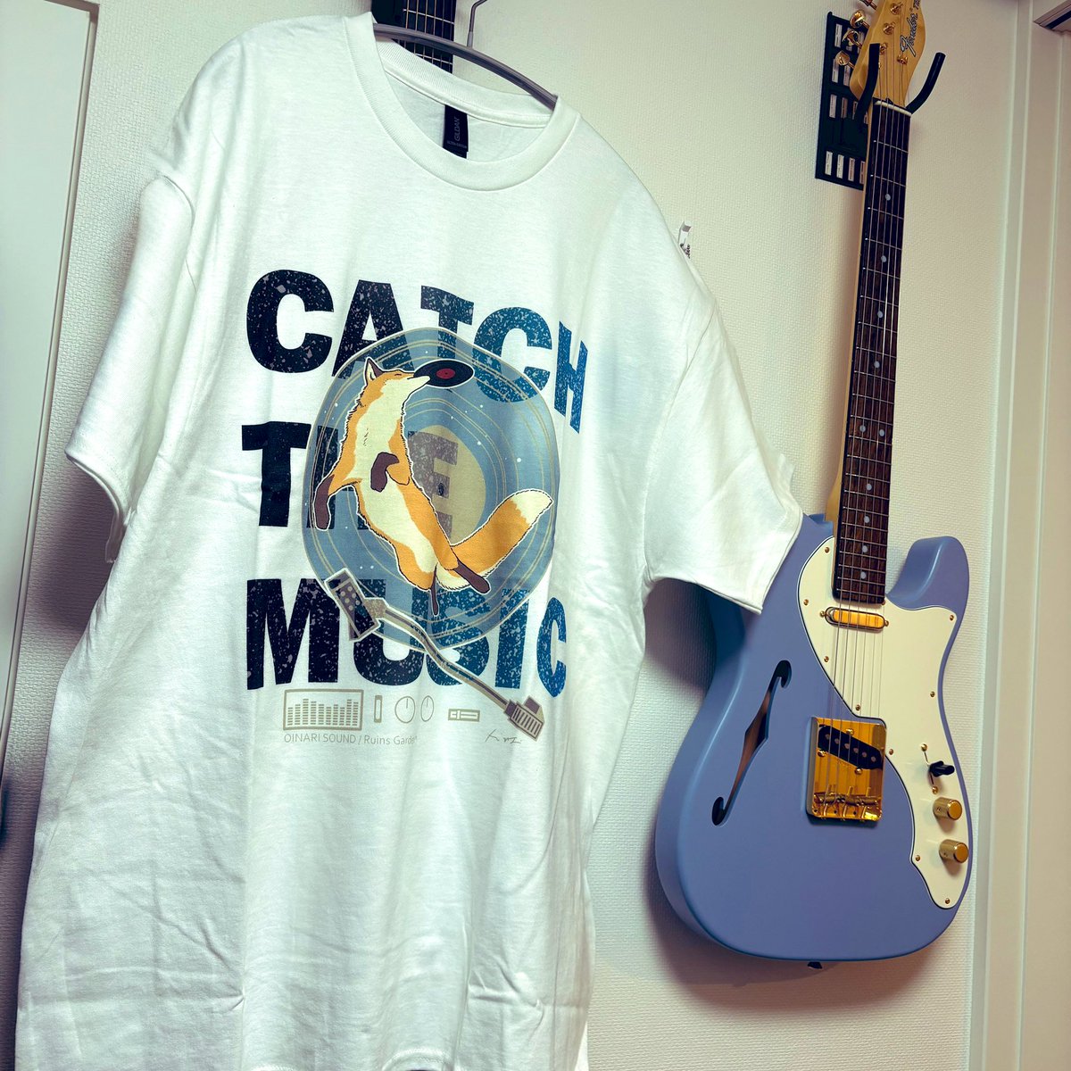 yukitorakichiii's tweet image. デザフェス戦利品②
@Ruins_Garden 様 イラストTシャツ🦊
回っていてたまたま目に入って、デザインがどストライク過ぎて即購入でした🤤
あと僕のテレキャスと相性バツグンなので次のライブで着たい🤤🦊🎸
#デザフェス61
#デザフェス戦利品