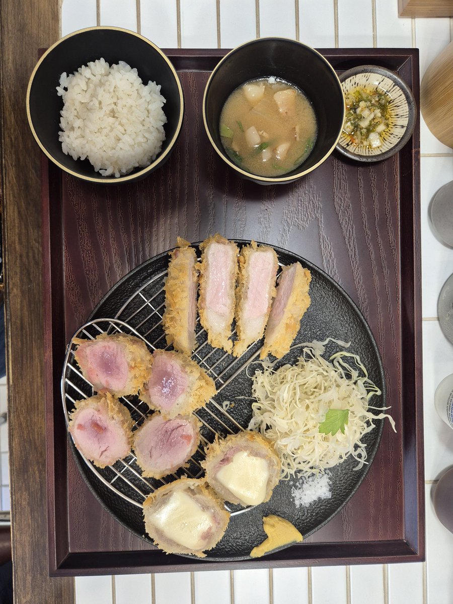 절친아들이 광안리에 돈까스집을 오픈하여 다녀왔습니다. 두텀한 고기가 부드럽게 입안에서 노는게 인생돈까스집을 찾은것같습니다. 비트코인 결제를 받을수 있도록  추천했습니다.조만간에 될것같습니다. ㅋㅋ#광안리카츠미치