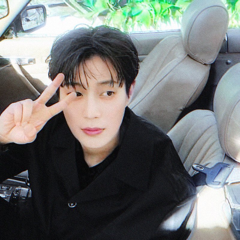 쟁𑁤…¥ tweet media