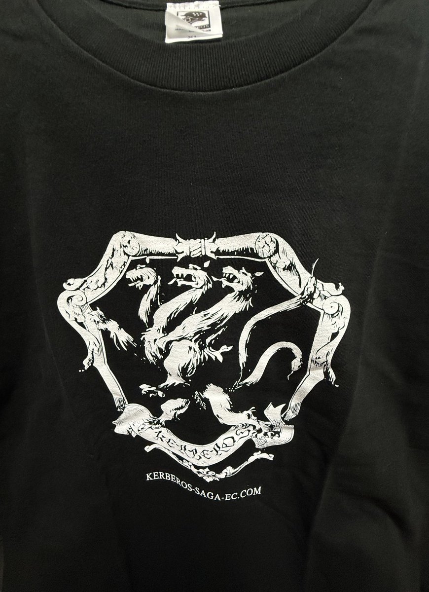 ケルベロスサーガ #紅い眼鏡 Tシャツ到着。 エンブレムもポスターも 