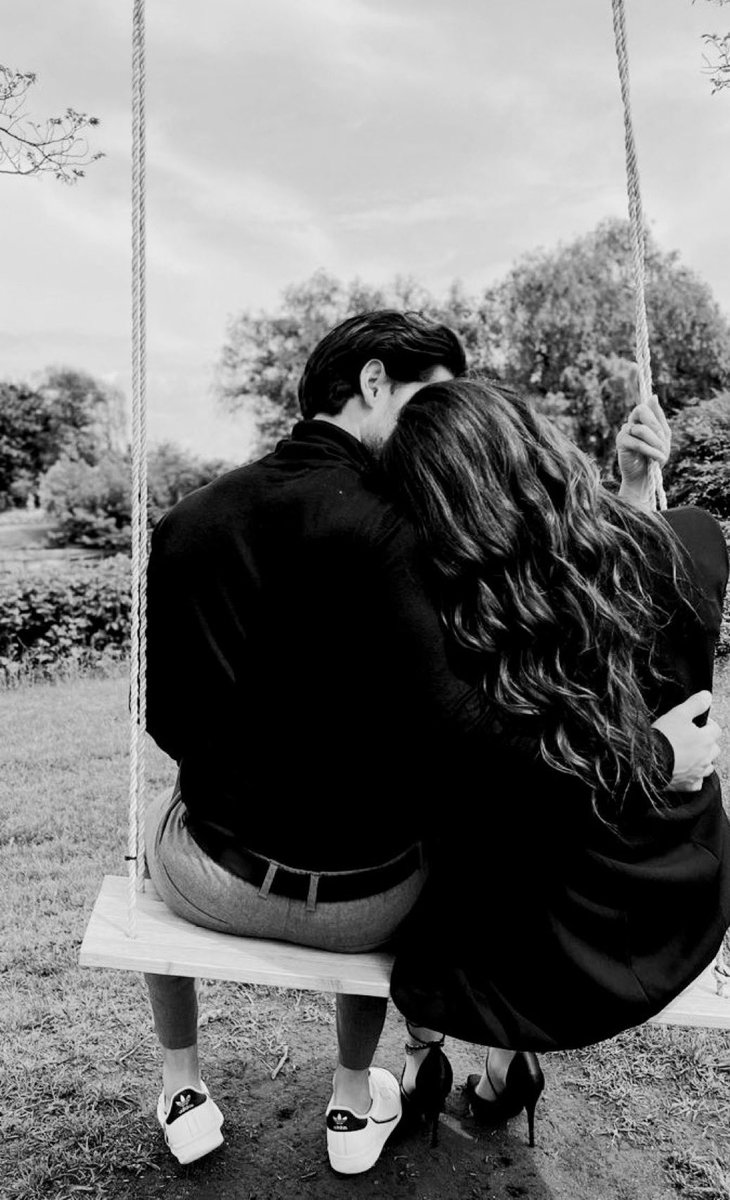 ربما لاتعلم إلى أي مدى تأثيرك
على حياتي ..
ولكن تأكد أن قلبي بـ وجودك
مزهر ..
وملامحي بك متوردة ..
والعالم بـ جانبك لا يعنيني ابداً ..

#غرامي_أجمل