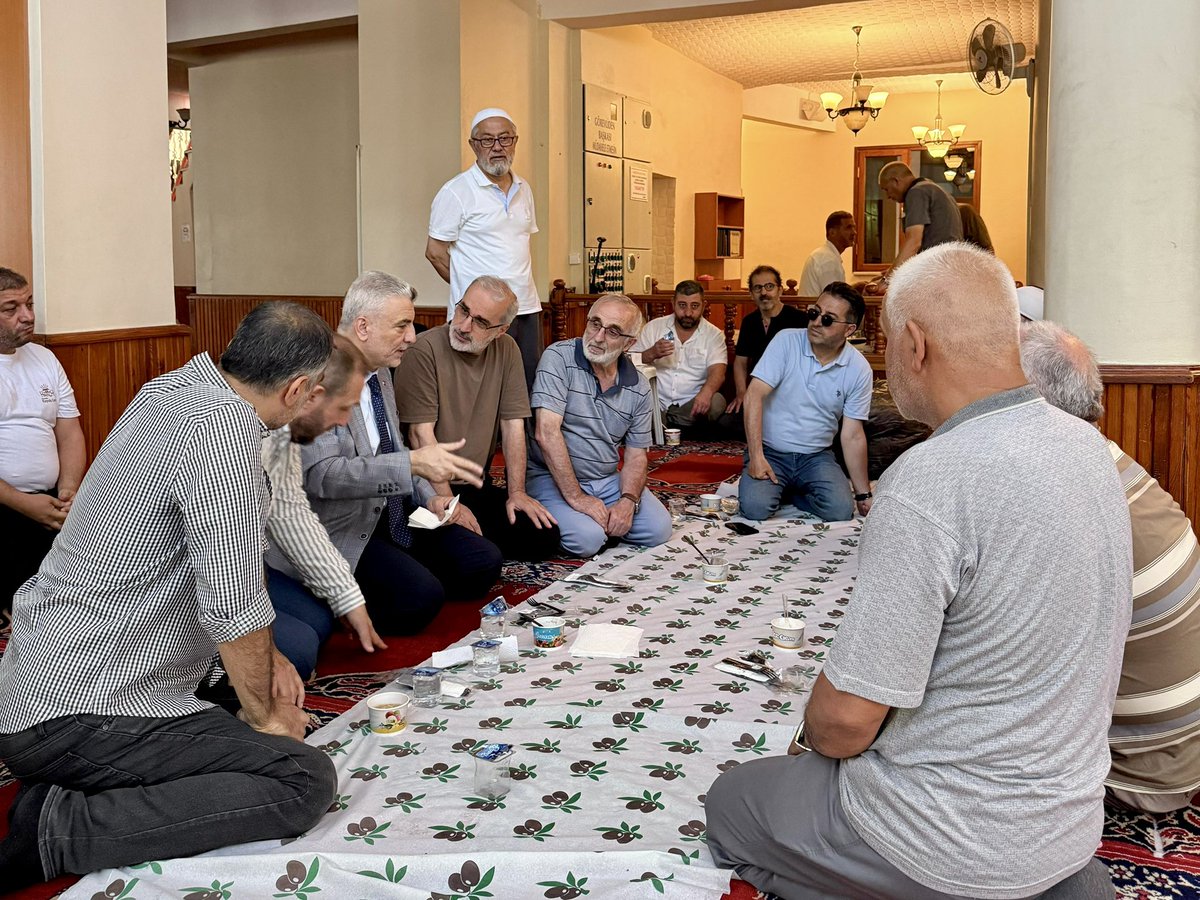 Aşura Günü vesilesiyle, Güngören’e bağlı Haznedar Kuyulu Camii’mizin kıymetli cemaatiyle bir araya geldik.

Bu mübarek gün; sabrın, şükrün, kardeşliğin ve paylaşmanın en derin manasını bizlere hatırlatır. Muharrem ayının bereketiyle gönüllerimizi buluşturan bu özel vakitte,