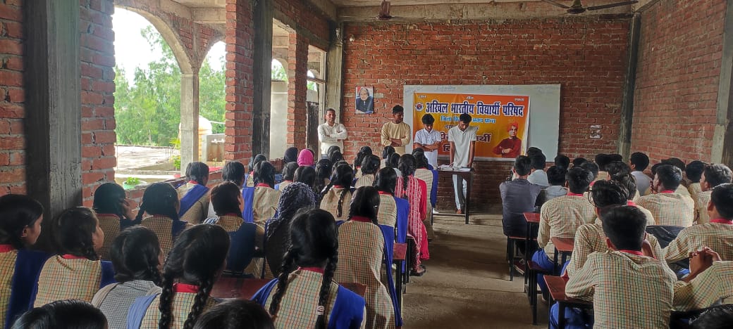 Abvp4biswan's tweet photo. अभाविप बिसवां जिले के द्वारा 9 जुलाई राष्ट्रीय विद्यार्थी दिवस पखवाड़े के अंतर्गत सदरपुर नगर इकाई और अटरिया नगर इकाई मे संगोष्ठी का आयोजन किया गया।
#NationalStudentsDay https://t.co/KQGs0S5d5w