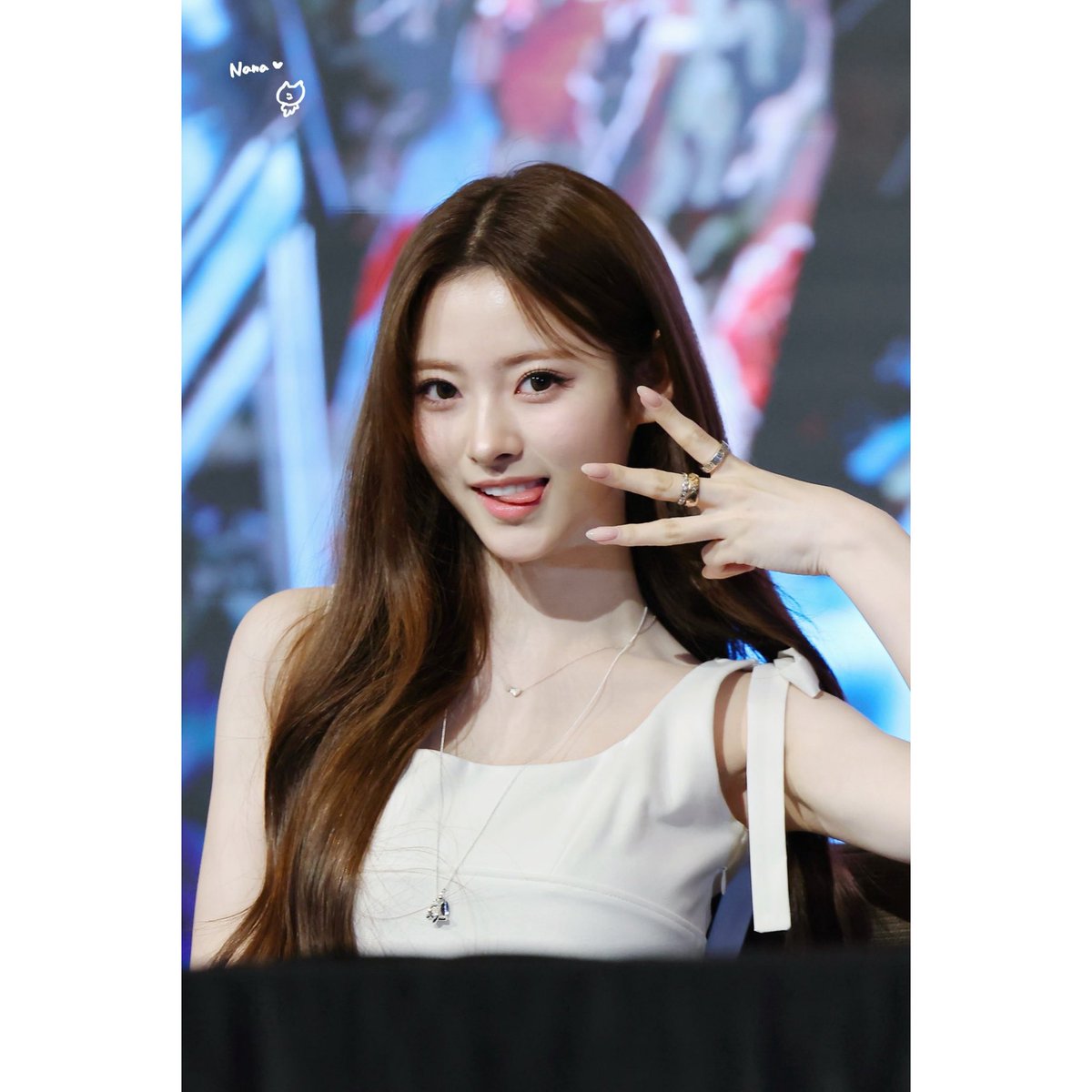 250705 — Anna at offline fansign in Taipei wearing sandro , chanel